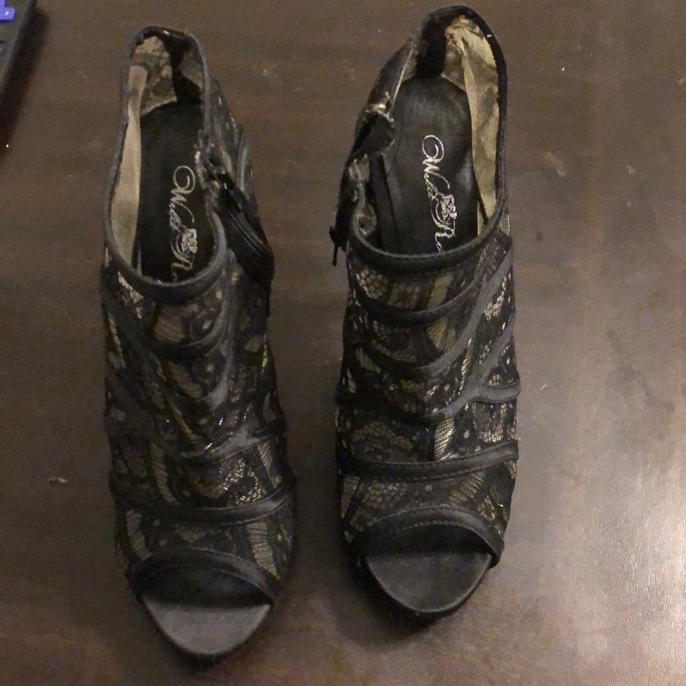 BLACK, LACE HIGH-HEELED ZIPPER BOOTIE